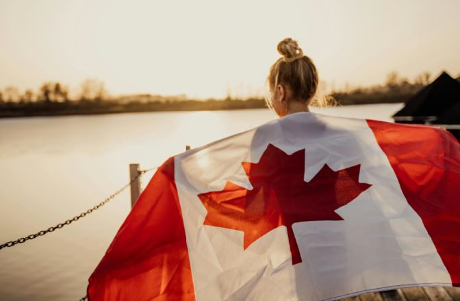 캐나다, 임시체류자 영주권 전환 확대… 이민계획 대폭 조정 - CKNNews 이미지